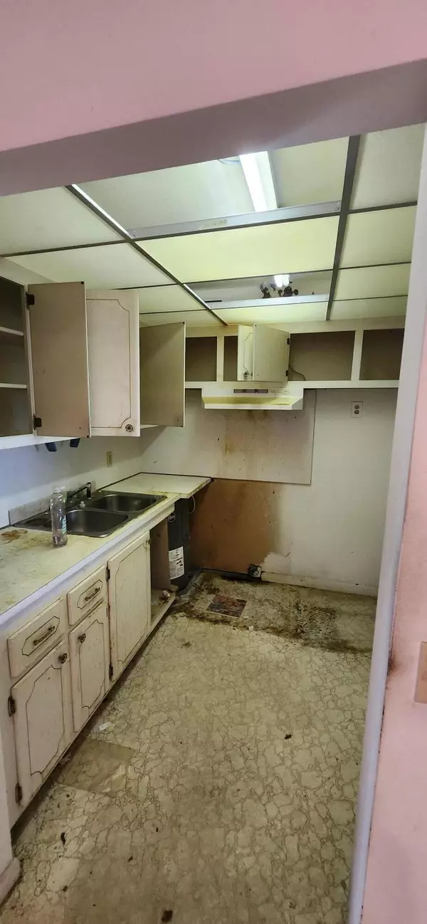 Deerfield Beach, FL 33442,350 Farnham Q