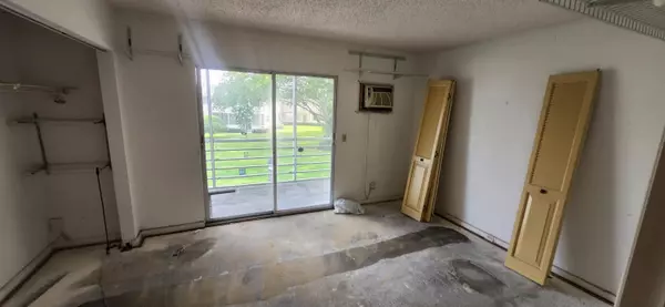 Deerfield Beach, FL 33442,350 Farnham Q