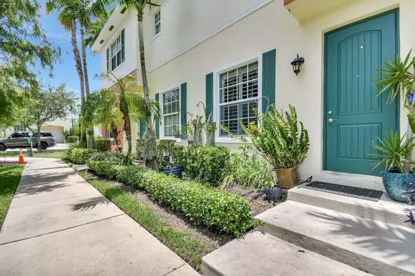 Pompano Beach, FL 33060,264 SW 6 CT