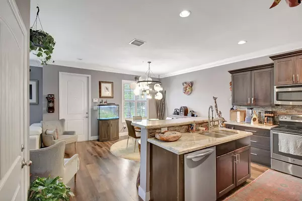 Pompano Beach, FL 33060,264 SW 6 CT