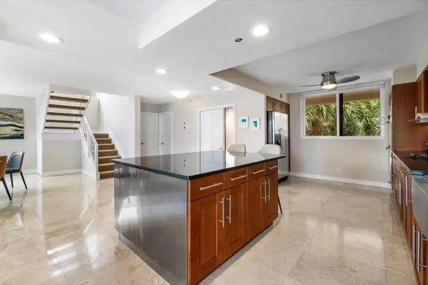 Highland Beach, FL 33487,2575 S Ocean BLVD 201 S