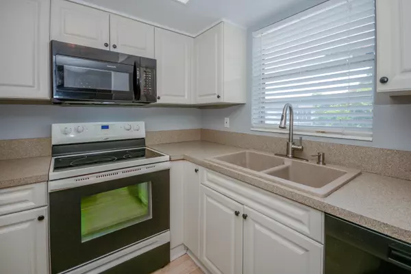 Stuart, FL 34996,2950 SE Ocean BLVD 1-7