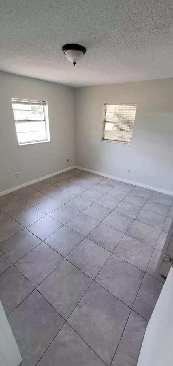 Fort Pierce, FL 34946,2590 Seneca AVE