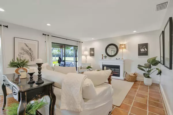 27 Westgate LN C, Boynton Beach, FL 33436