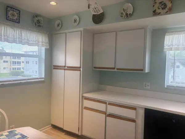 Boynton Beach, FL 33435,27 Colonial Club DR 200