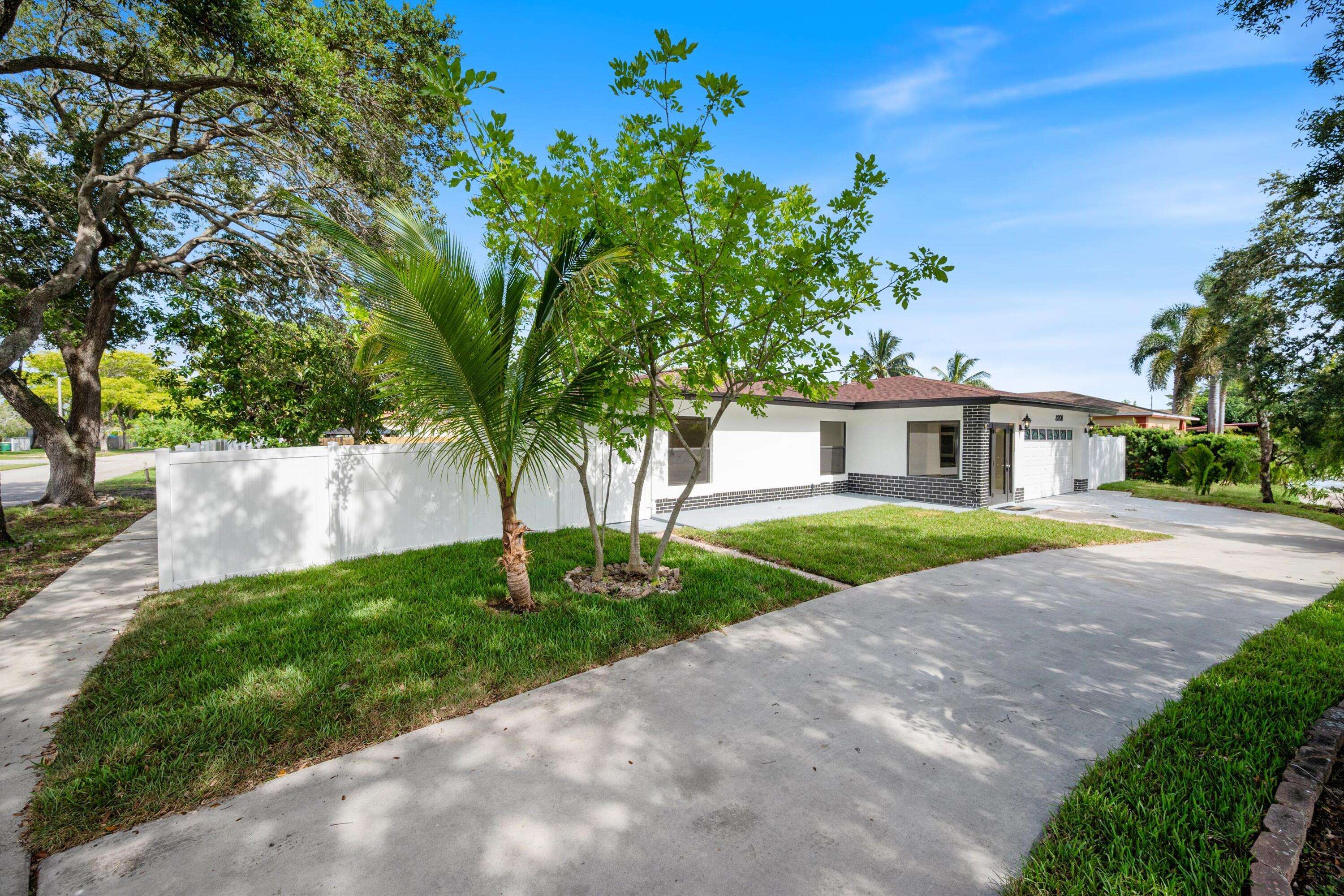 8201 NW 67th AVE, Tamarac, FL 33321
