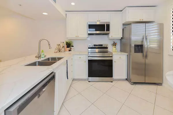 Jupiter, FL 33477,2301 Marina Isle WAY 203