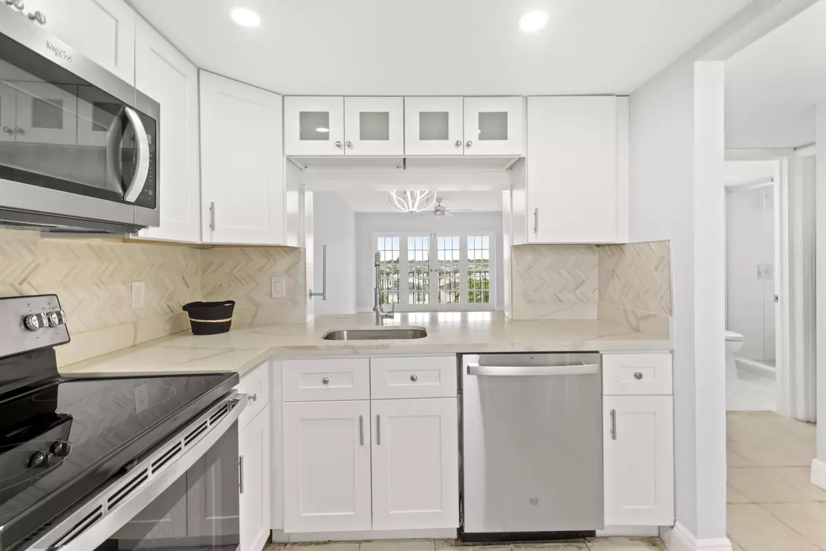 Pompano Beach, FL 33064,1101 Crystal Lake DR #509
