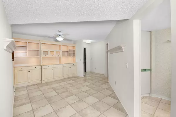 Stuart, FL 34996,162 SE Saint Lucie BLVD B201
