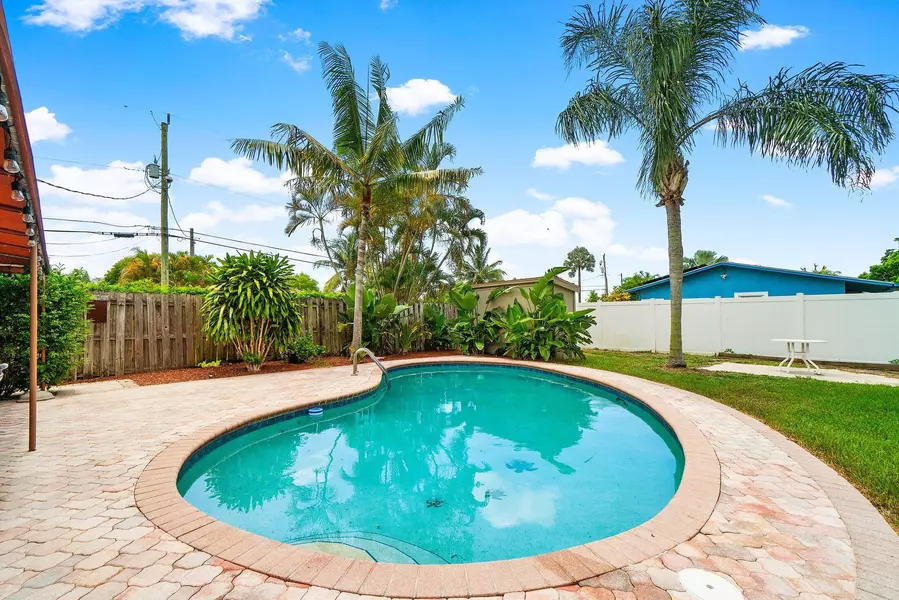 6679 Rigger RD, Lantana, FL 33462