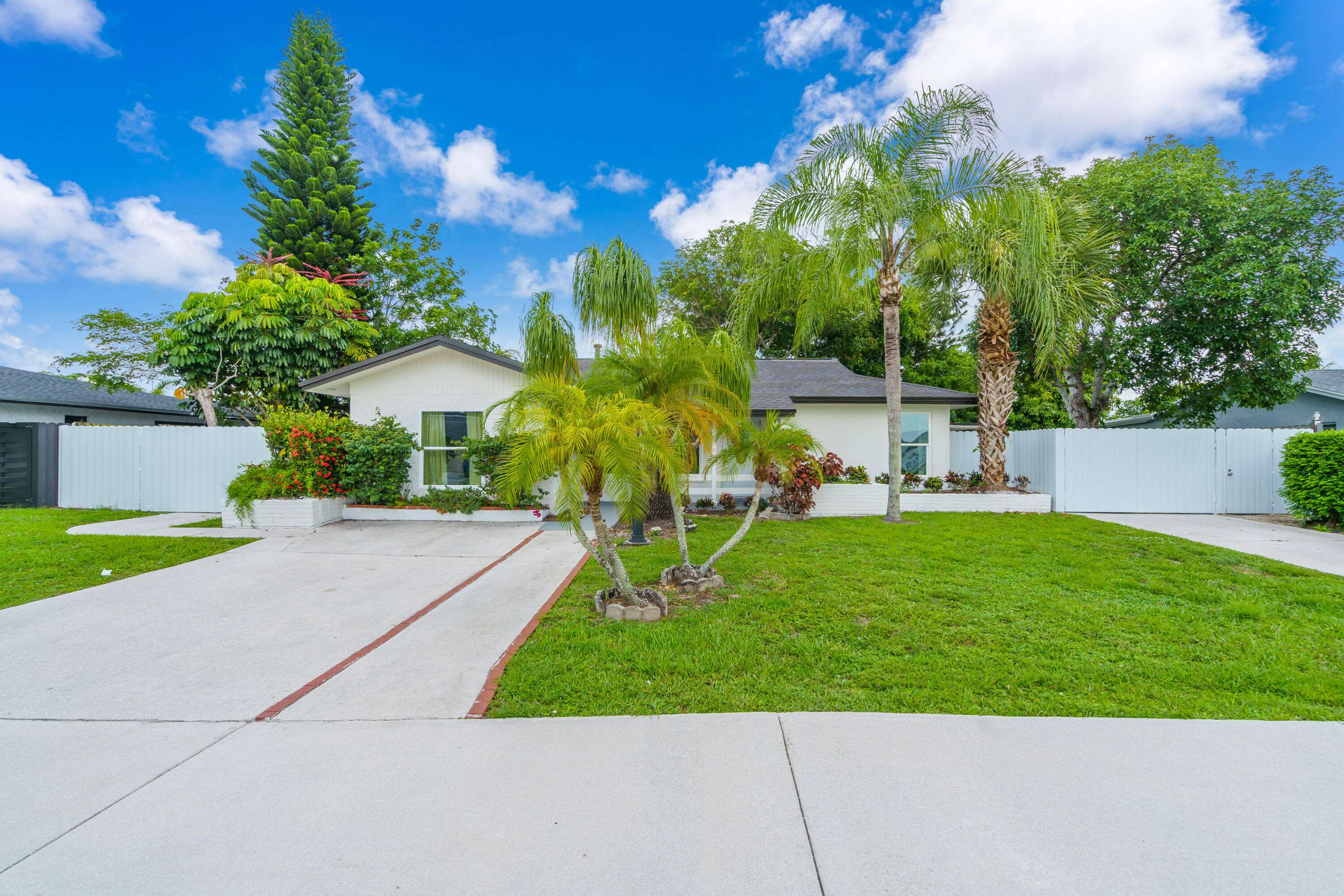 849 Royal Palm Beach BLVD, Royal Palm Beach, FL 33411