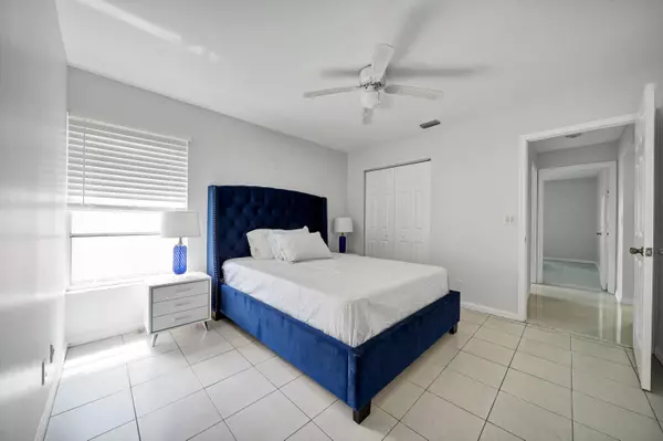 Royal Palm Beach, FL 33411,113 Madrid ST