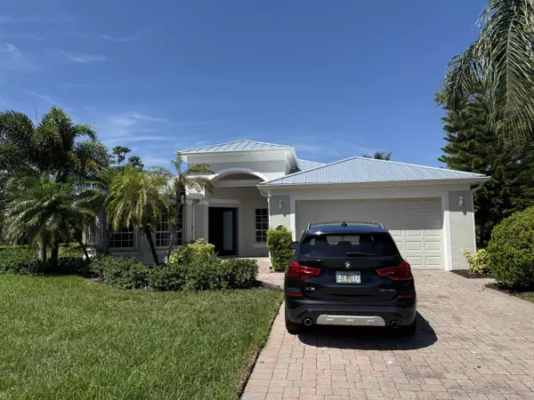 3833 SW Buxton ST, Vero Beach, FL 32968