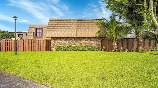 West Palm Beach, FL 33406,1723 Forest Lakes CIR A