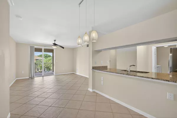 West Palm Beach, FL 33411,6510 Emerald Dunes DR 302