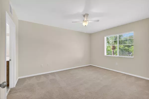 West Palm Beach, FL 33411,6510 Emerald Dunes DR 302
