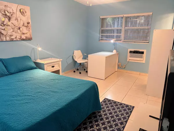 Pompano Beach, FL 33062,3240 NE 16th ST 7
