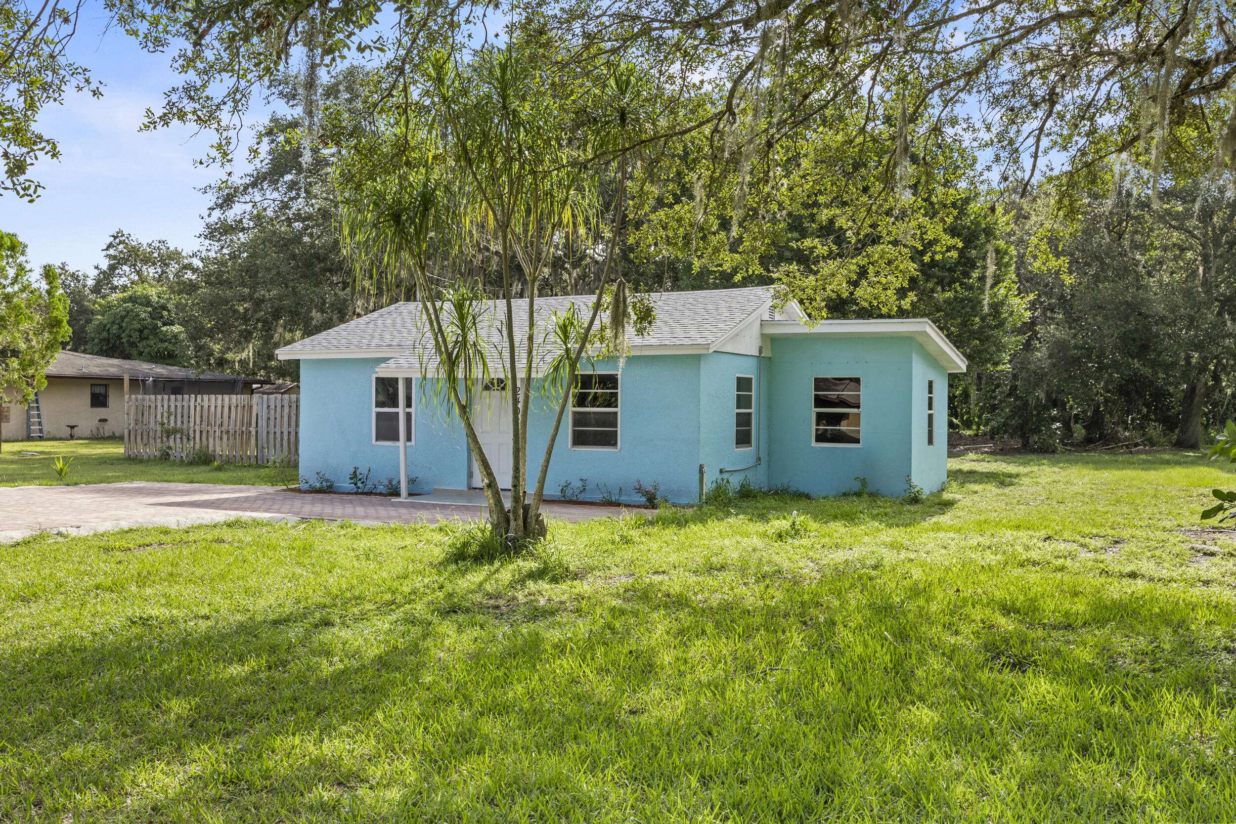 Fort Pierce, FL 34946,2402 N 49th ST