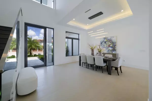 North Palm Beach, FL 33408,748 Waterway DR