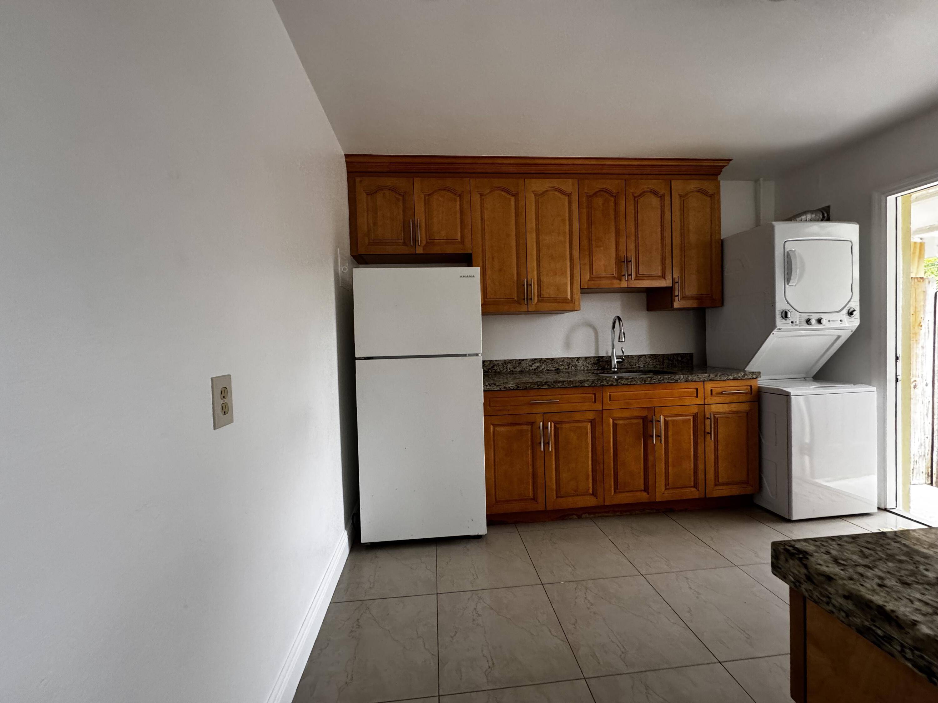 Lake Worth Beach, FL 33460,1221 N J ST 1225