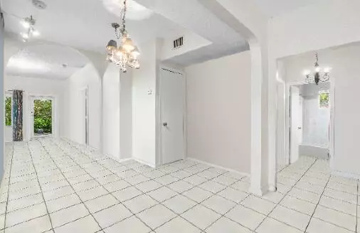 West Palm Beach, FL 33405,611 El Vedado 1 - 3