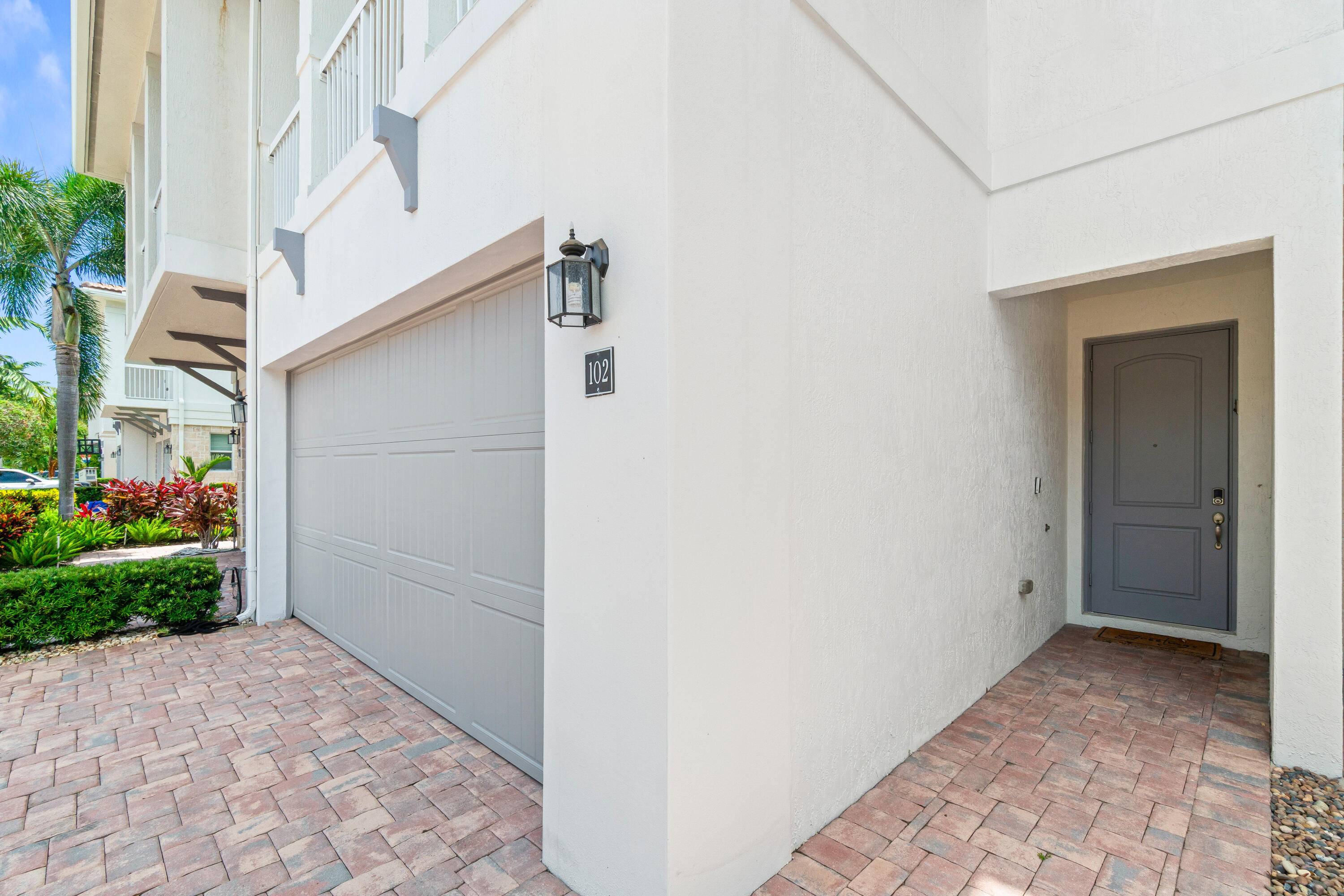 Boca Raton, FL 33487,100 NW 69th CIR 102