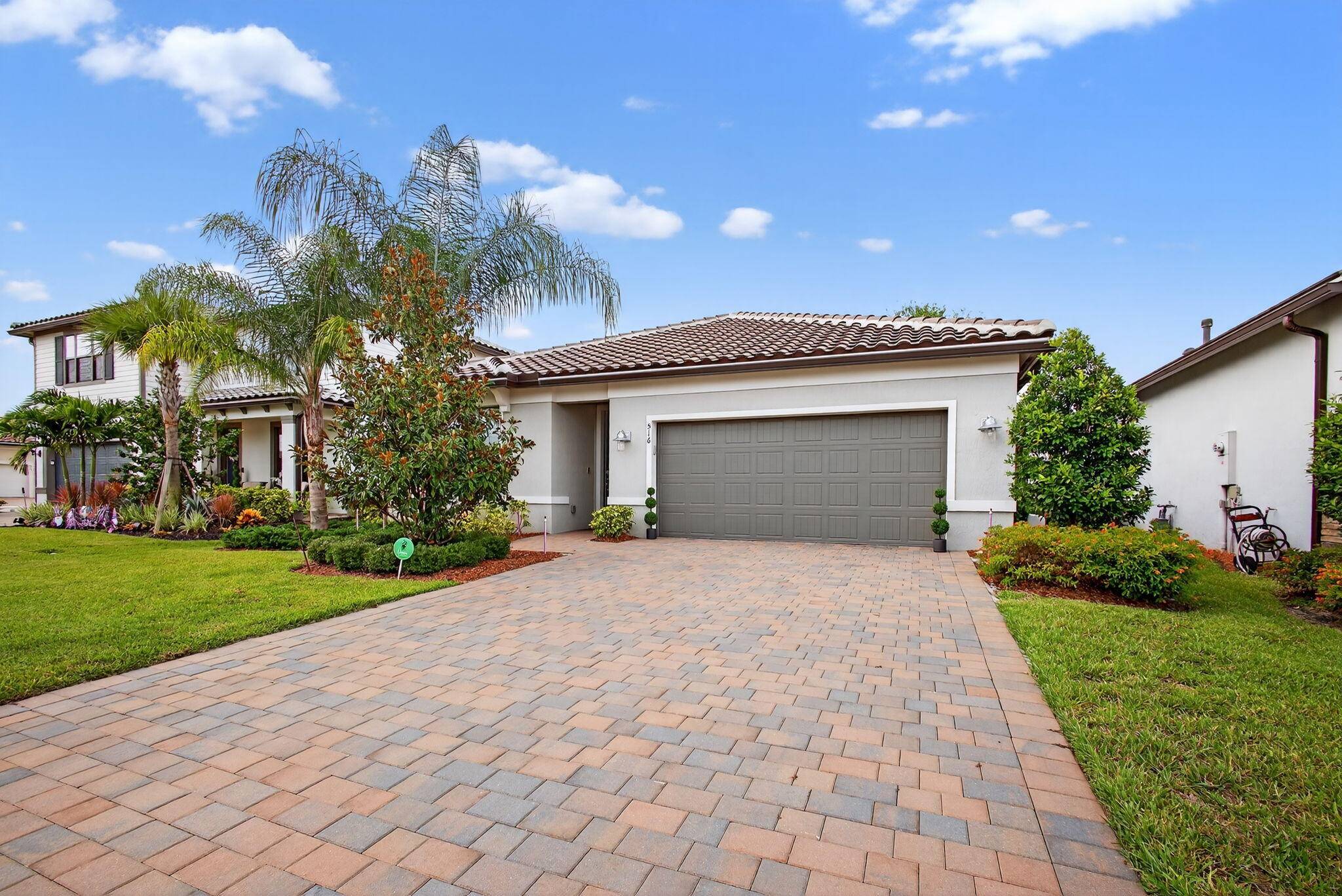Port Saint Lucie, FL 34986,516 SE Villandry WAY