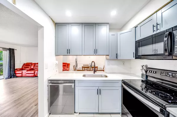 Oakland Park, FL 33309,2717 S Oakland Forest DR 102