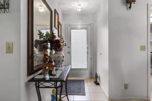 West Palm Beach, FL 33415,2547 W W Emory DR H