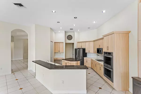 Boca Raton, FL 33498,19557 Saturnia Lakes DR