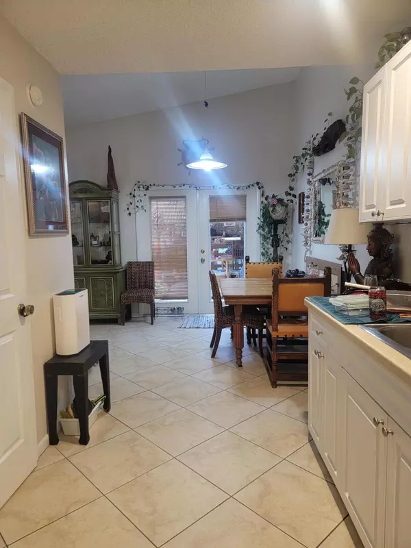 Fort Pierce, FL 34950,2002 S 10th ST Apt D