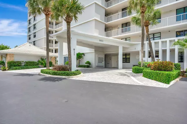 Juno Beach, FL 33408,911 Ocean DR 704