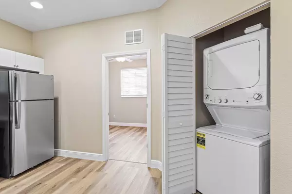 Riviera Beach, FL 33404,1982 Freeport LN