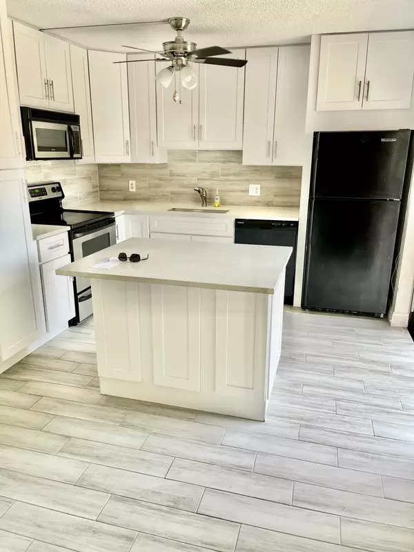 Tequesta, FL 33469,3900 County Line RD 14d