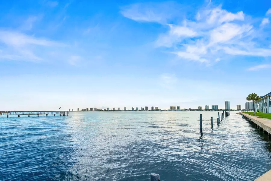 410 Wilma CIR 203, Riviera Beach, FL 33404