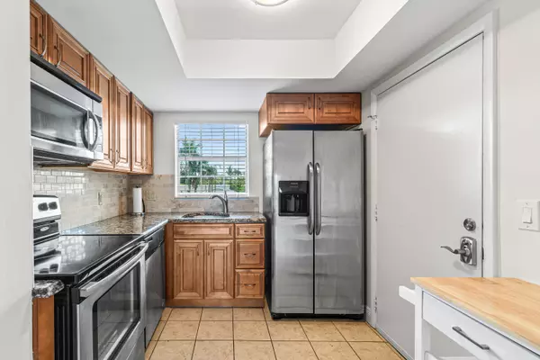 410 Wilma CIR 203, Riviera Beach, FL 33404