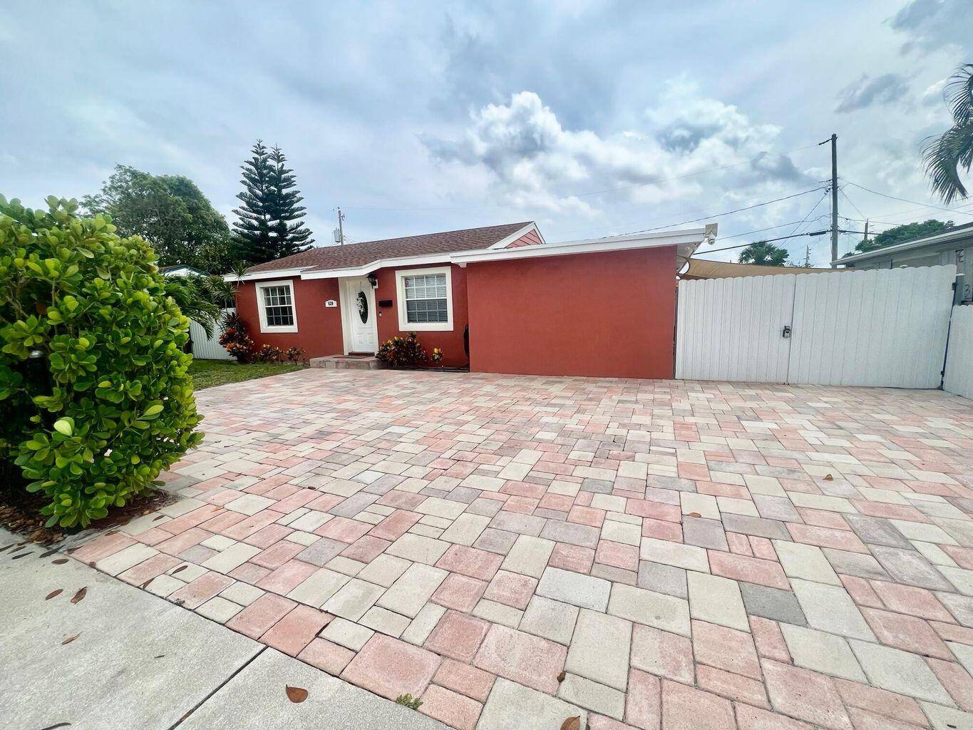 620 Monceaux RD A, West Palm Beach, FL 33405