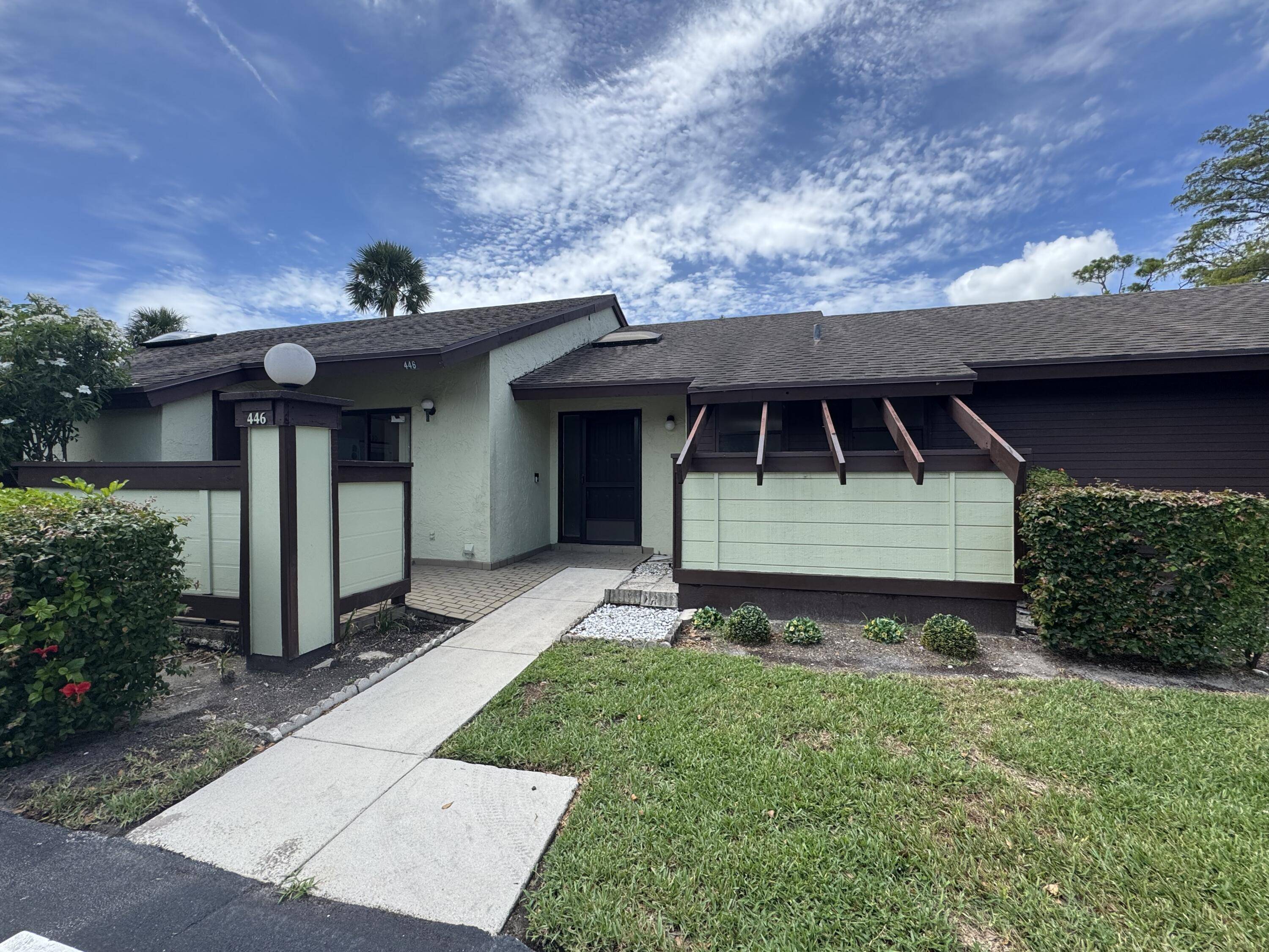 446 Knollwood CT, Royal Palm Beach, FL 33411