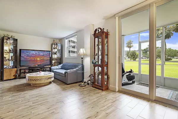 Boca Raton, FL 33487,250 NW 67th ST 119