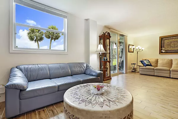 Boca Raton, FL 33487,250 NW 67th ST 119