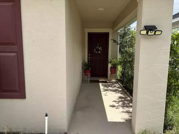 5850 NW Pine Trail CIR, Port Saint Lucie, FL 34983