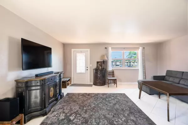 Delray Beach, FL 33446,47 Saxony A