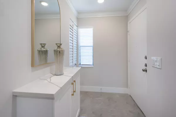 Boca Raton, FL 33433,7920 Eastlake DR 19-F