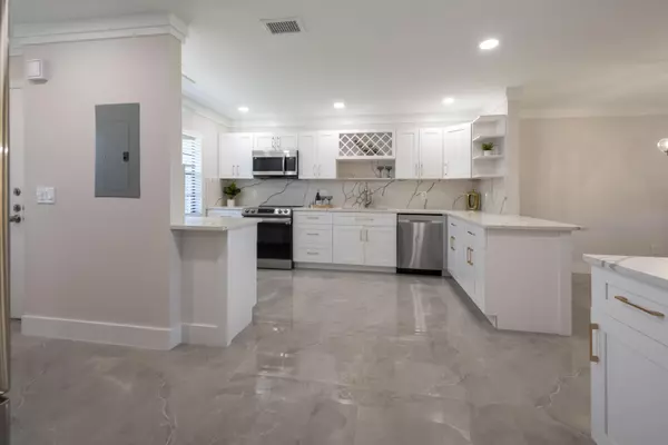 Boca Raton, FL 33433,7920 Eastlake DR 19-F