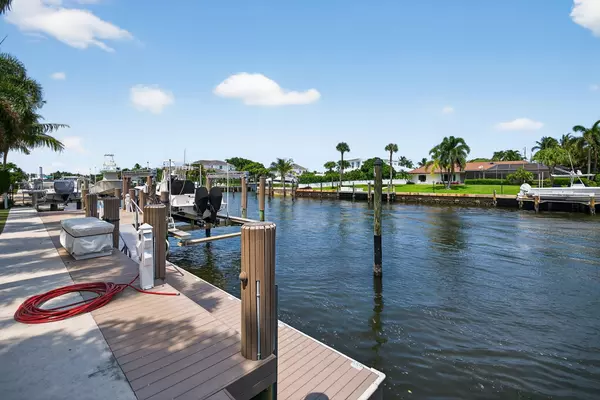 North Palm Beach, FL 33408,728 Waterway DR