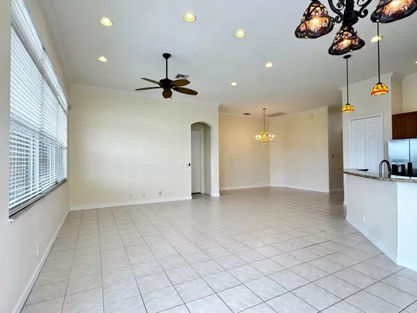 Port Saint Lucie, FL 34983,329 NW Somerset CIR