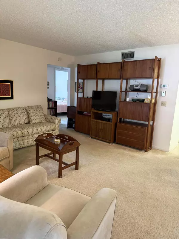Greenacres, FL 33463,422 Pine Glen LN A-1