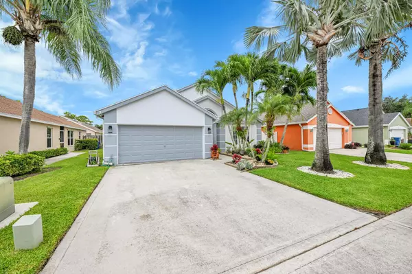Royal Palm Beach, FL 33411,107 Saddle TRL
