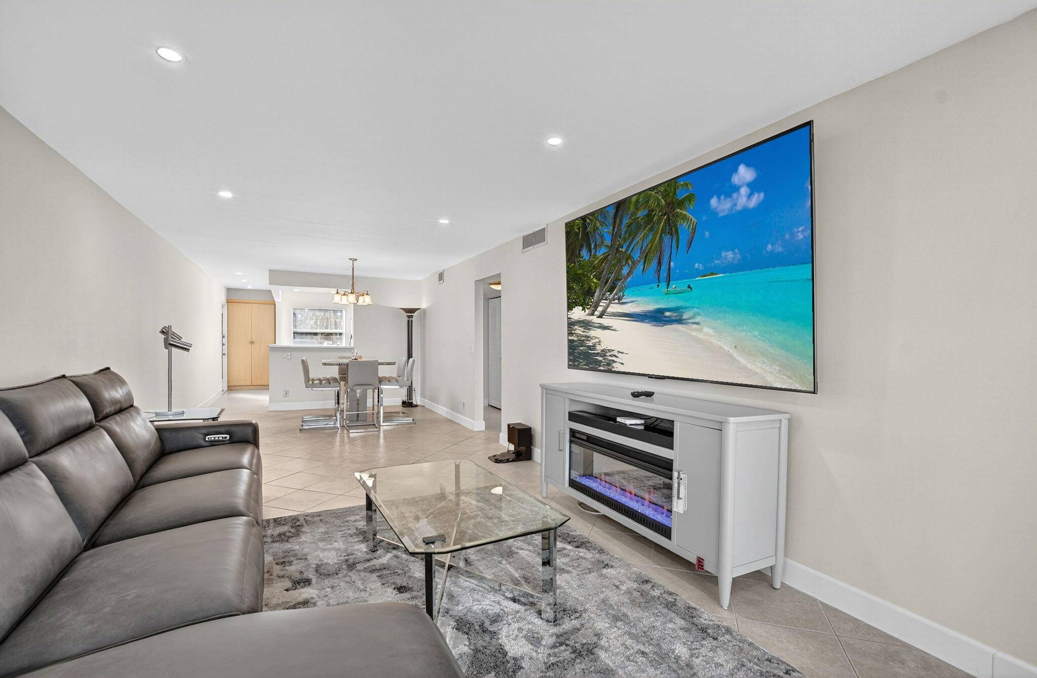 1090 E Guildford 1090, Boca Raton, FL 33434