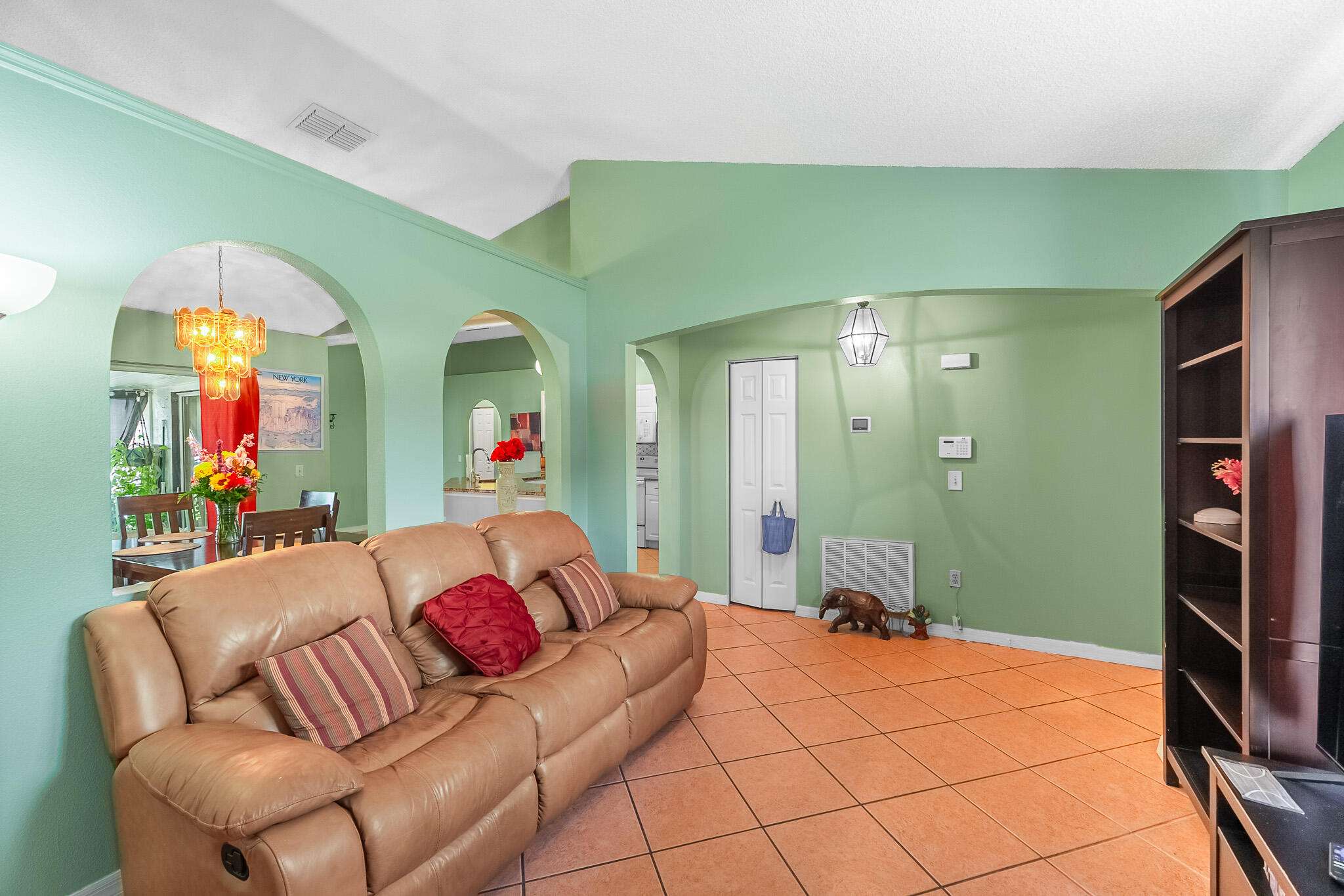 Port Saint Lucie, FL 34983,556 SW Buswell AVE